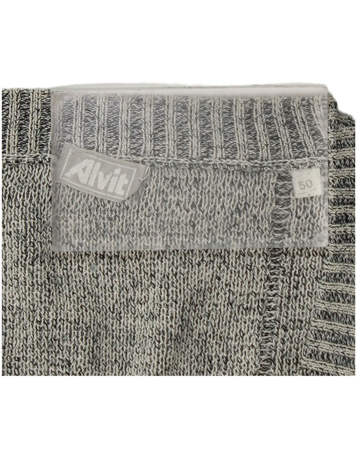 Męski sweter w stylu vintage z dekoltem w szpic IT 50 Średni szary geometryczny