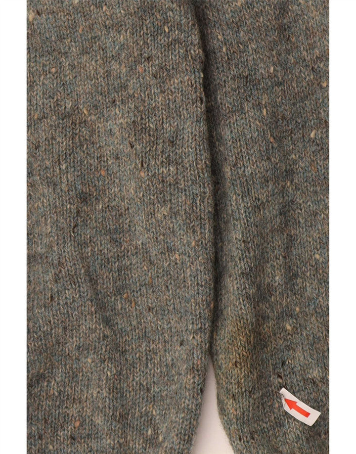 Męski sweter w stylu vintage z dekoltem w szpic, średnio szary, wykonany z tkaniny argyle/diamentowej wełny dziewiczej