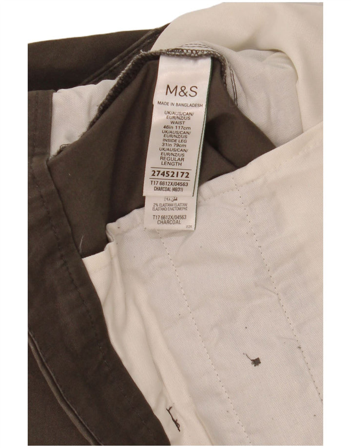 Męskie spodnie chino o regularnym kroju Marks & Spencer W46 L31 Szara bawełna