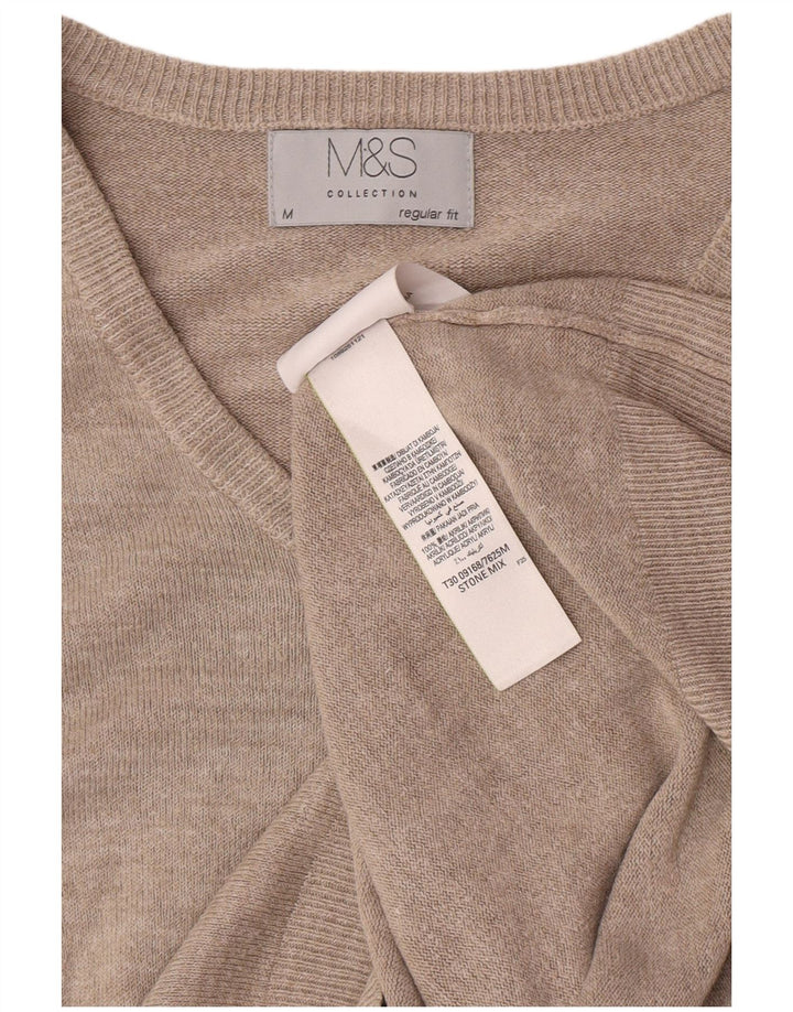 Męski sweter Marks & Spencer o regularnym kroju z dekoltem w kształcie litery V, średnio beżowy, nakrapiany