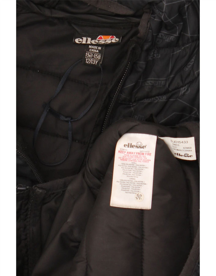 Wyściełana kurtka chłopięca Ellesse z grafiką 12-13 lat, czarna, z geometrycznym poliestrem