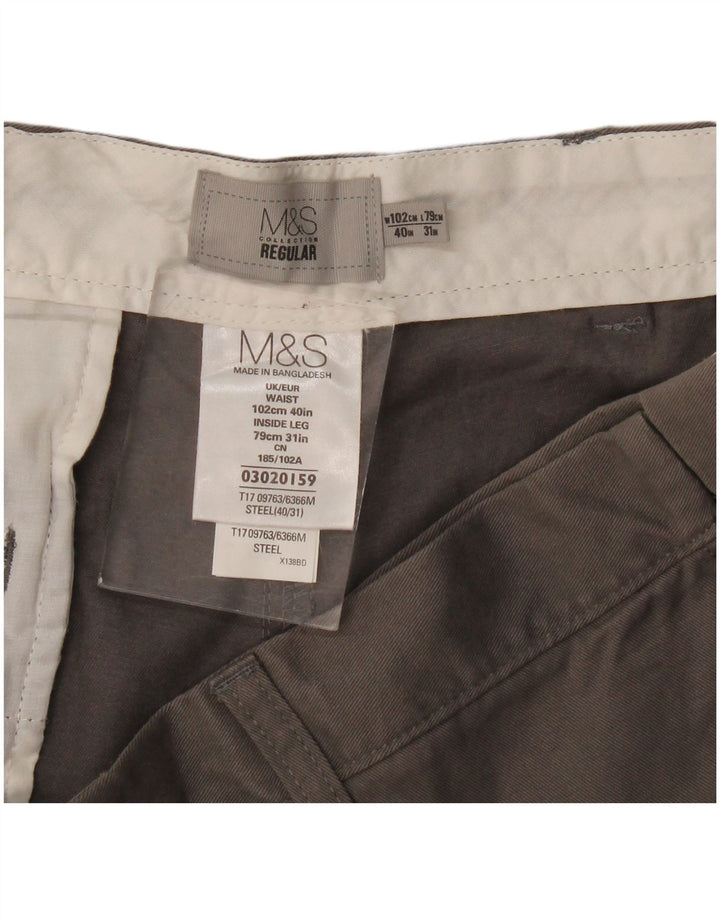 Męskie spodnie chino o regularnym kroju Marks & Spencer W40 L31 Szara bawełna
