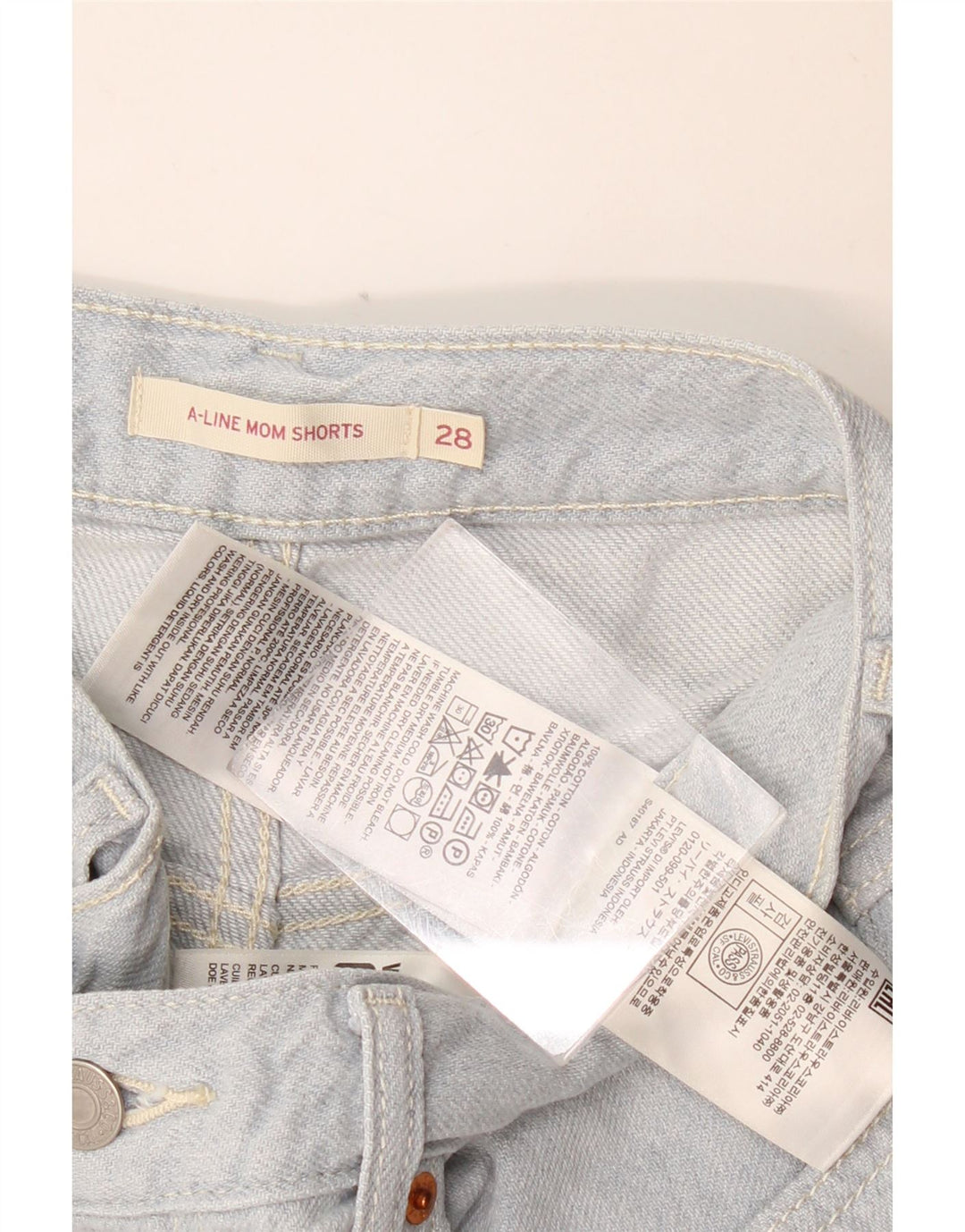Damskie spodenki jeansowe LEVI'S Mom W28 Średni niebieski, bawełniany