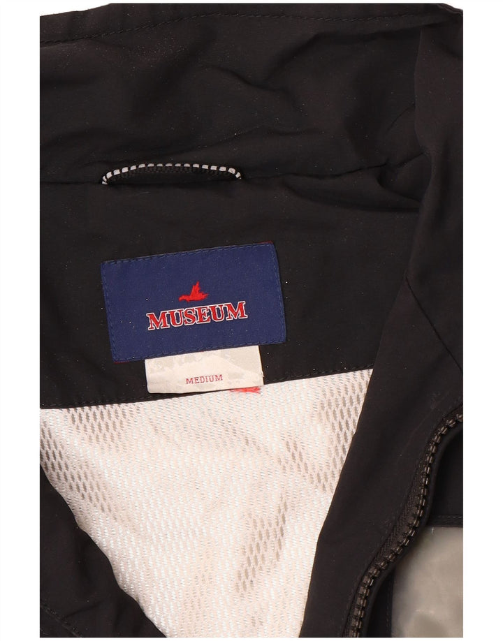 Męska kurtka bomber z grafiką wojskową Museum UK 38, średnia czarna