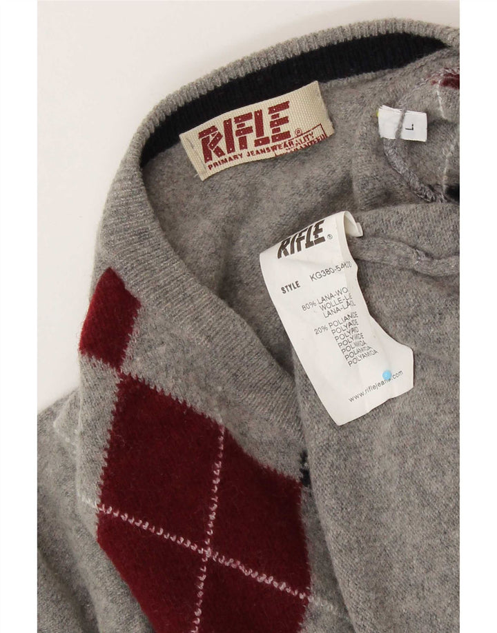 Męski sweter karabinowy z dekoltem w szpic, duży, szary, argyle/diamentowa wełna