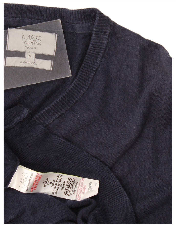 Męski sweter Marks & Spencer o regularnym kroju z dekoltem w kształcie litery V, średni granatowy