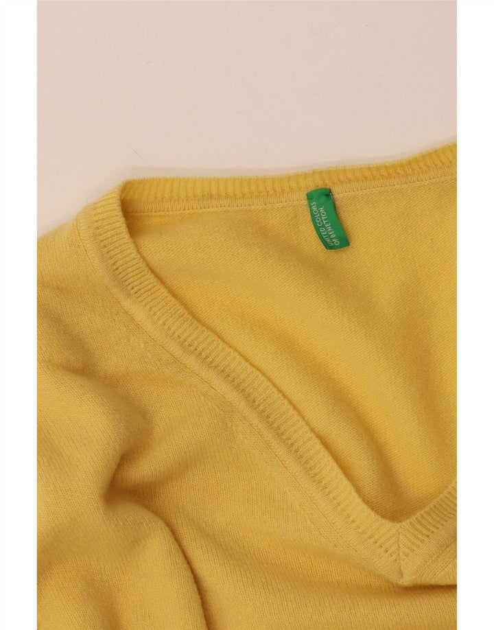 Męski sweter z dekoltem w serek Benetton, średniożółty