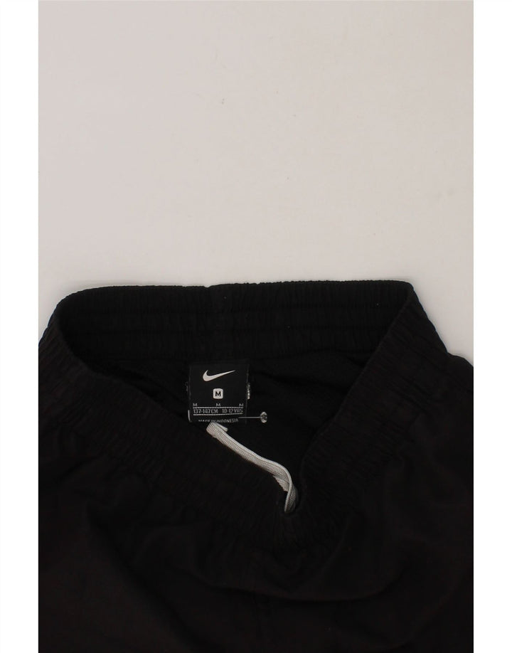 NIKE Boys Graphic Sport Shorts 10-11 Years Medium Black Polyester Vintage Nike and Second-Hand Nike from Messina Hembry 