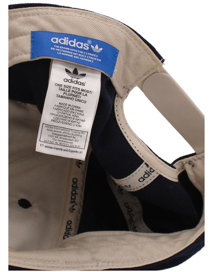 Męska czapka z daszkiem Adidas z grafiką, jeden rozmiar, granatowy, poliester z blokami kolorów