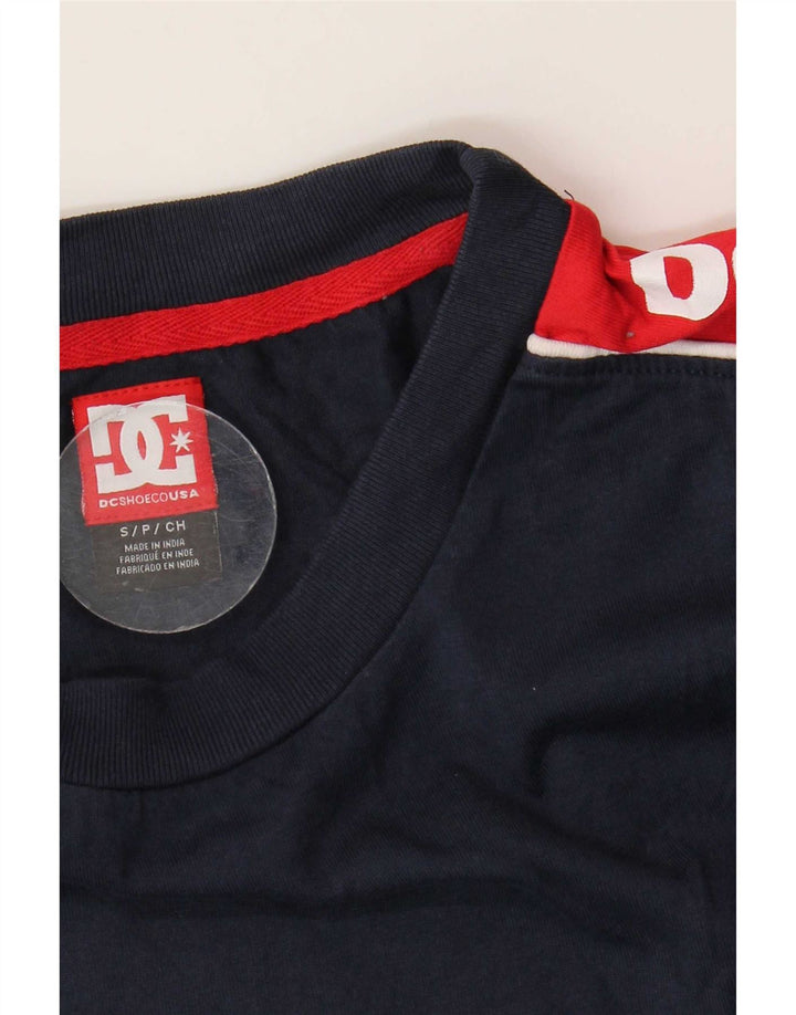 Męski T-shirt DC z grafiką, mały, granatowy, z blokami kolorów