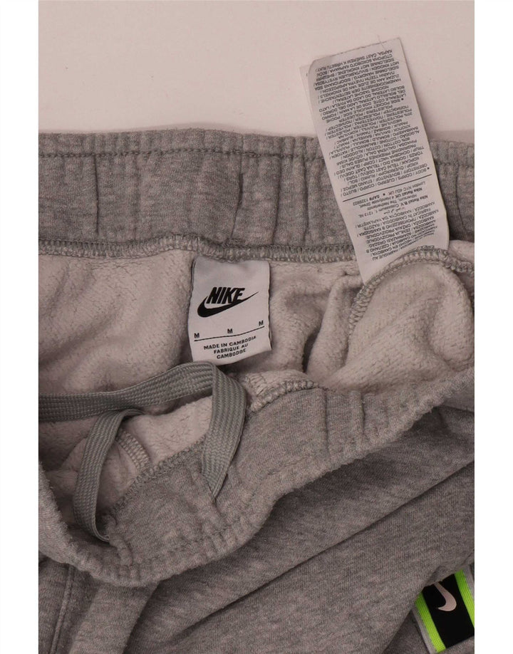 Męskie spodnie dresowe Nike Graphic Cargo Joggery w kolorze średnioszarym