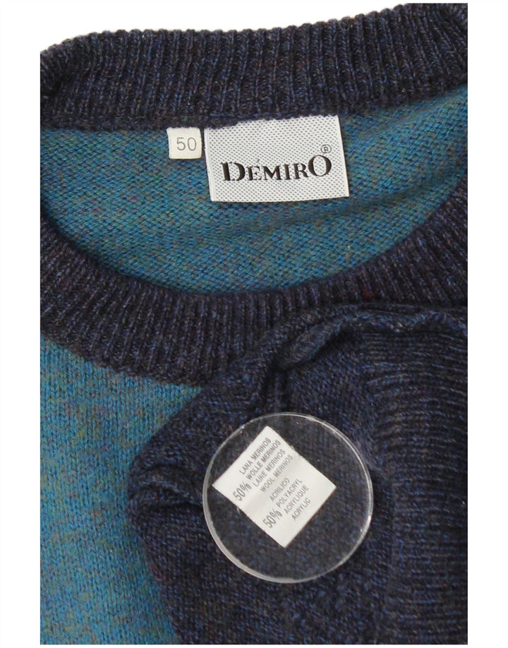 Męski sweter Demiro z graficznym wycięciem pod szyją IT 50 w kolorze średnioniebieskim