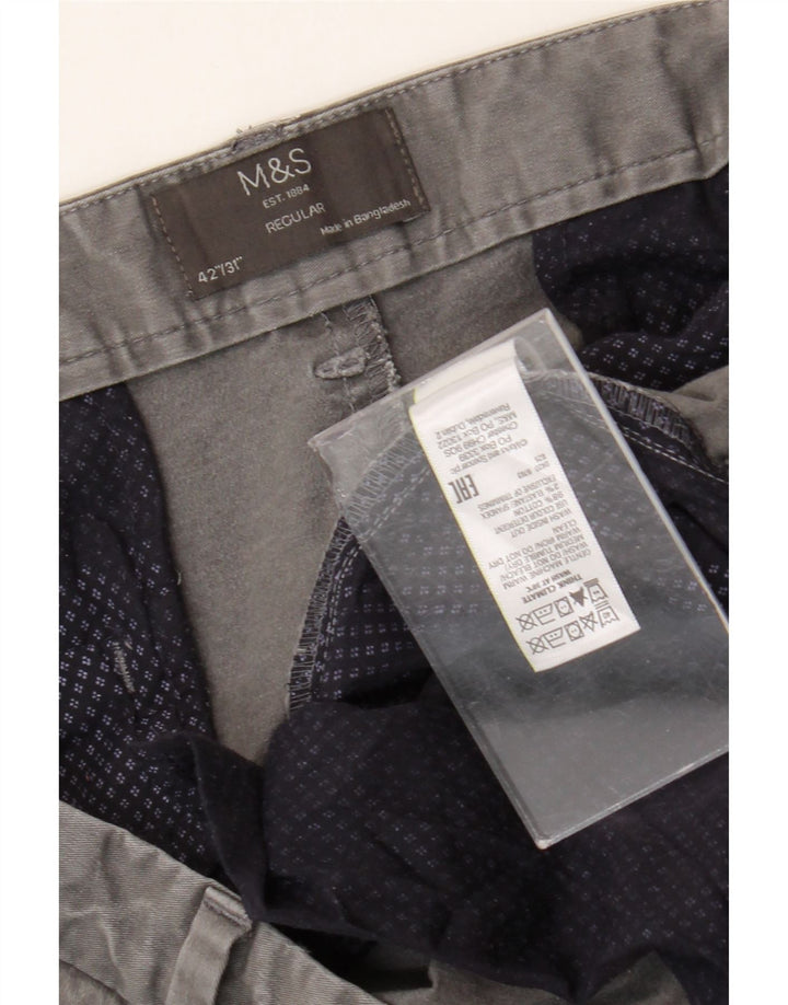 Męskie spodnie chino o regularnym kroju Marks & Spencer W42 L31 Szara bawełna