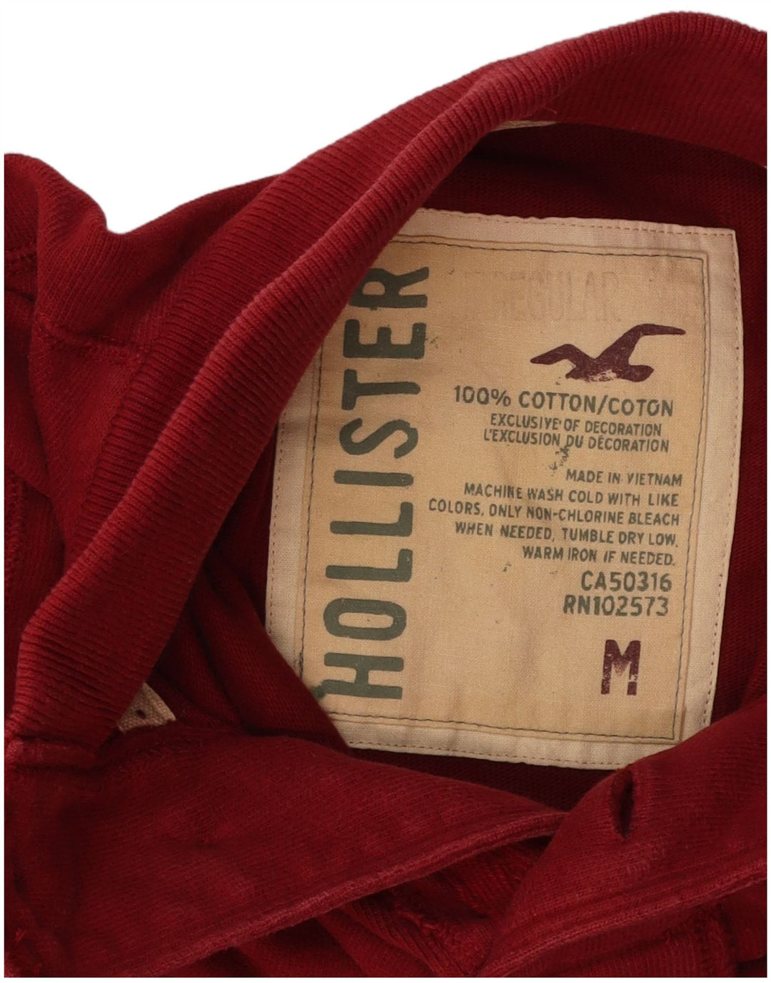 Męski sweter Hollister z graficznymi guzikami i dekoltem w kolorze średniej czerwieni, bawełniany