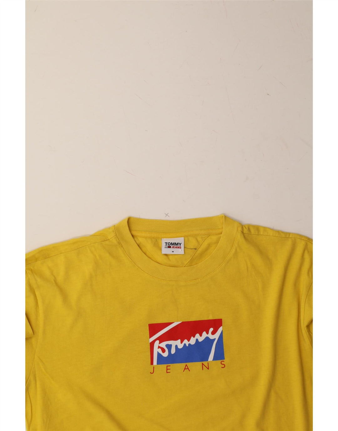 TOMMY HILFIGER Mens Graphic T-Shirt Top Medium Yellow Vintage Tommy Hilfiger and Second-Hand Tommy Hilfiger from Messina Hembry 