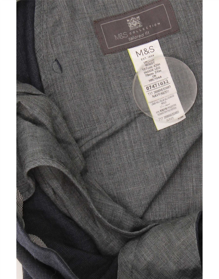Marks & Spencer Męskie spodnie garniturowe o dopasowanym kroju W42 L31 Granatowa kratka