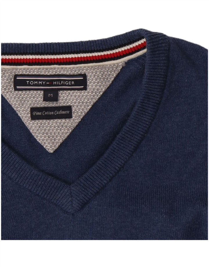 Męski sweter Tommy Hilfiger z dekoltem w kształcie litery V, średnioniebieski, bawełniany