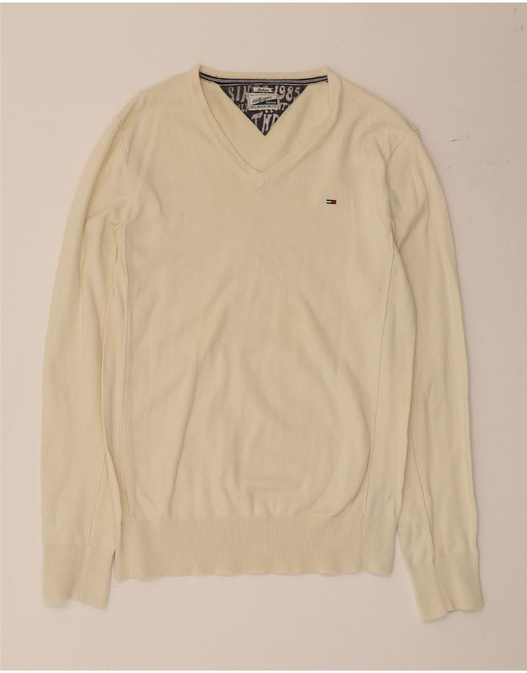 Męski sweter Tommy Hilfiger z dekoltem w kształcie litery V, średnio beżowy, bawełniany