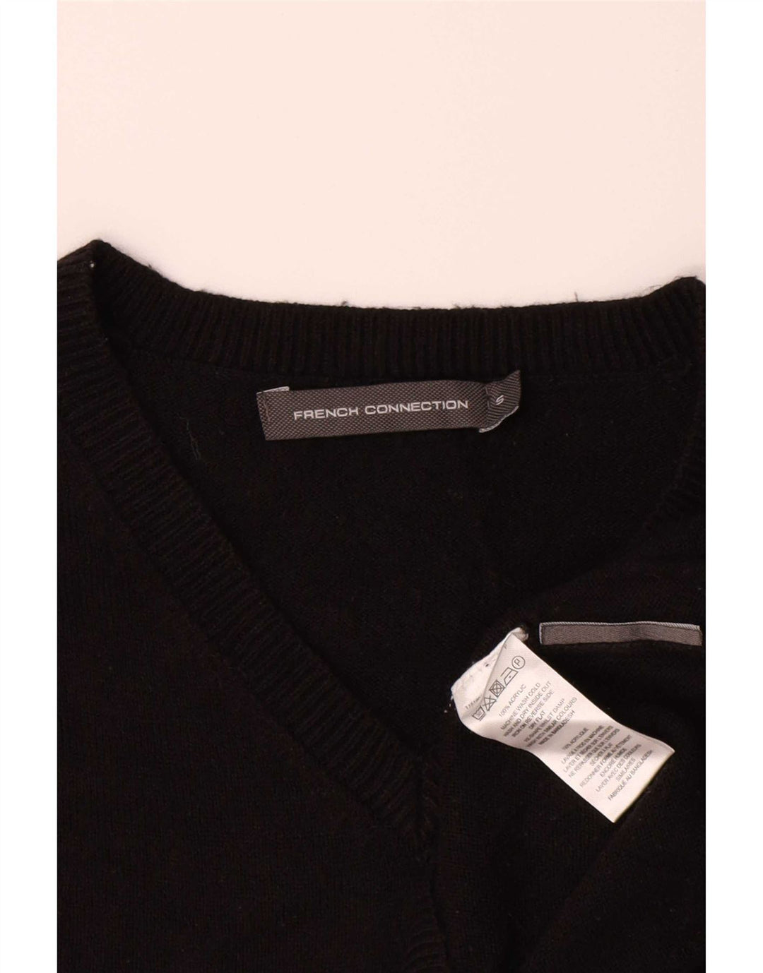 Męski sweter z dekoltem w serek French Connection, mały, czarny akryl