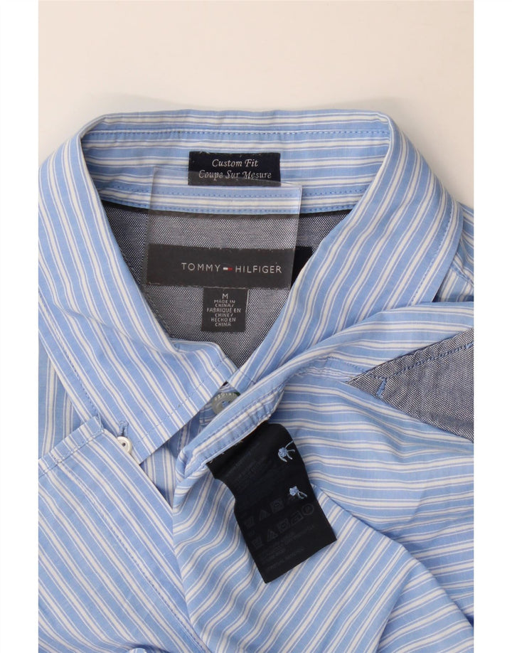Koszula męska Tommy Hilfiger o dopasowanym kroju, bawełniana w kolorze średniego niebieskiego w prążki