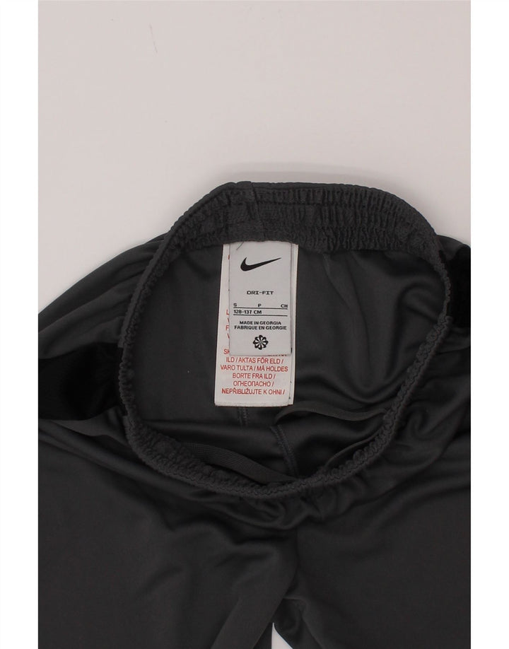 Chłopięce spodenki sportowe Nike Dri Fit w wieku 8–9 lat, małe, szare, z blokami kolorów, poliestrowe
