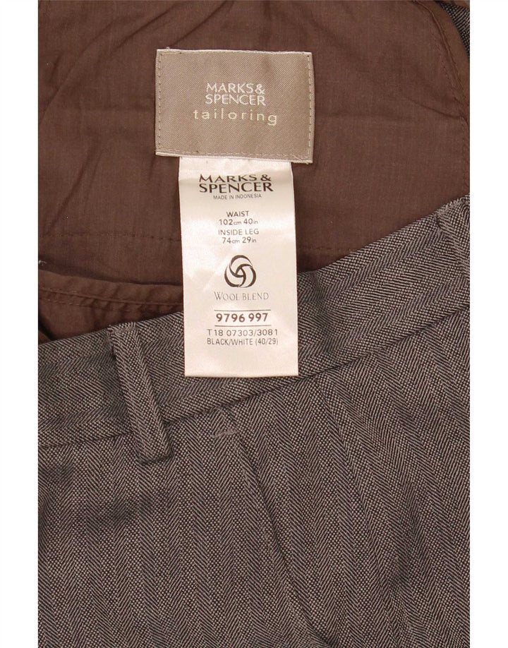 Marks & Spencer Męskie proste spodnie garniturowe W40 L29 Szare w jodełkę