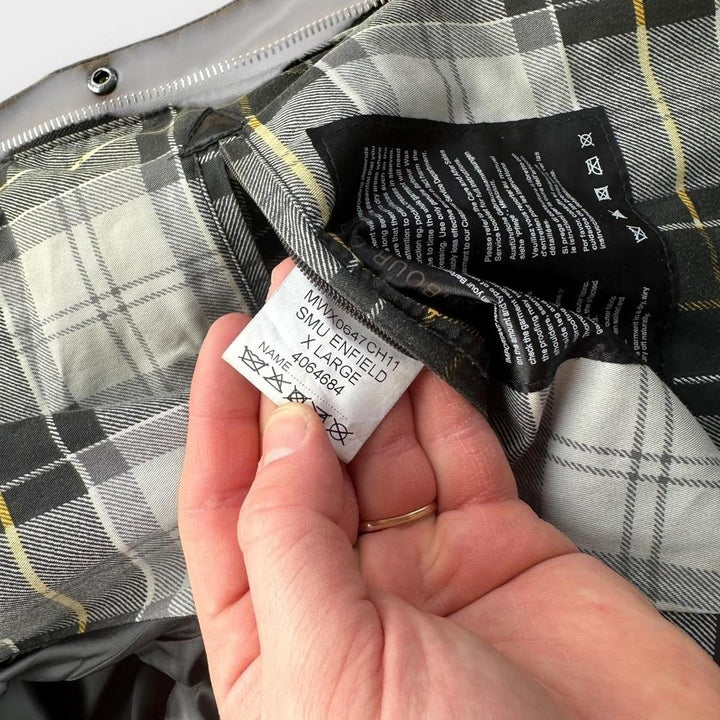 Międzynarodowa kurtka woskowana Barbour - XL