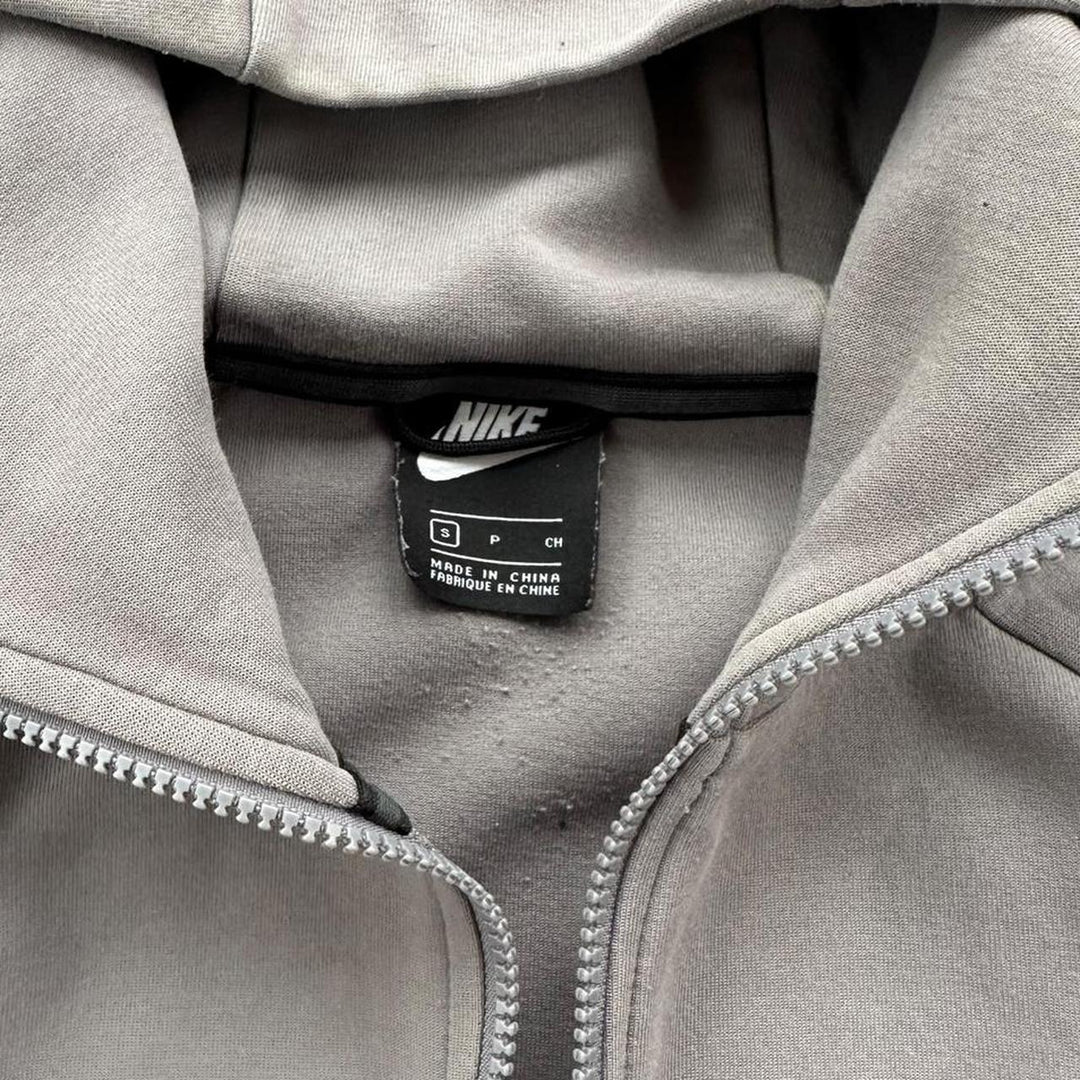 Bluza z kapturem Nike w stylu technicznym – mała