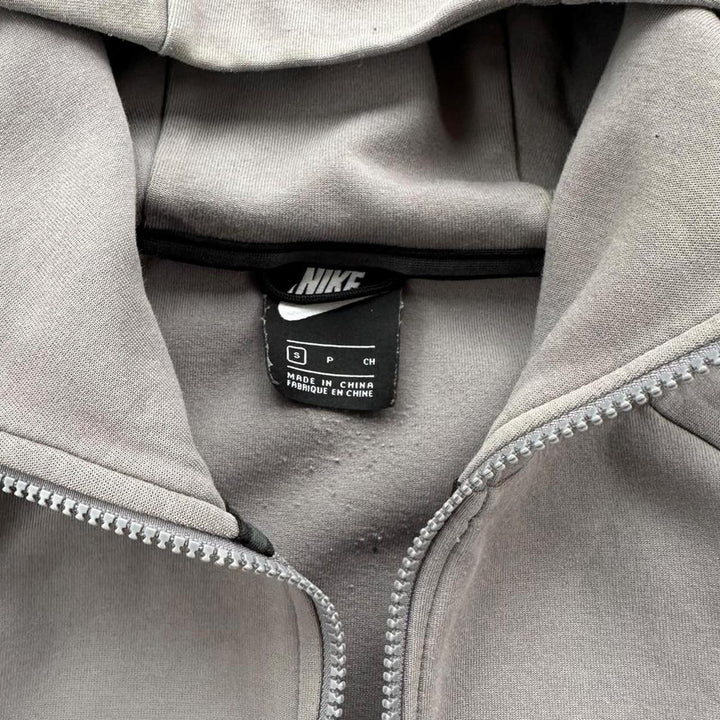 Bluza z kapturem Nike w stylu technicznym – mała