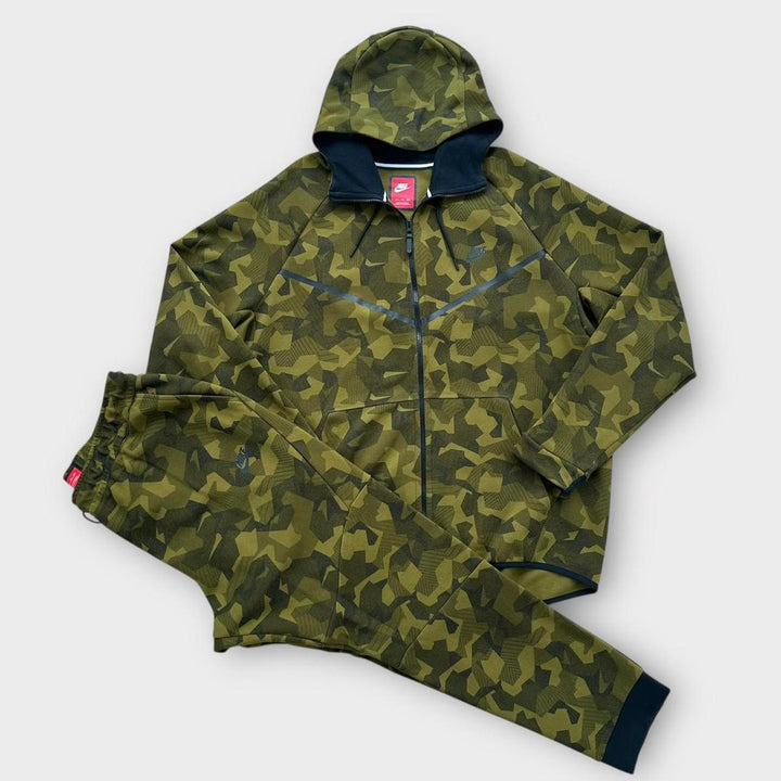 Kompletny dres Nike Tech Fleece — XXL