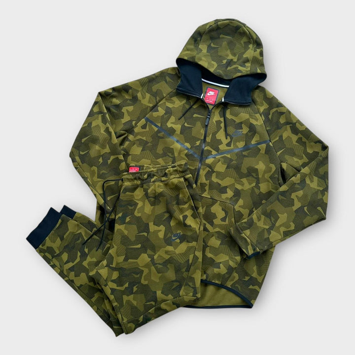 Kompletny dres Nike Tech Fleece — XXL