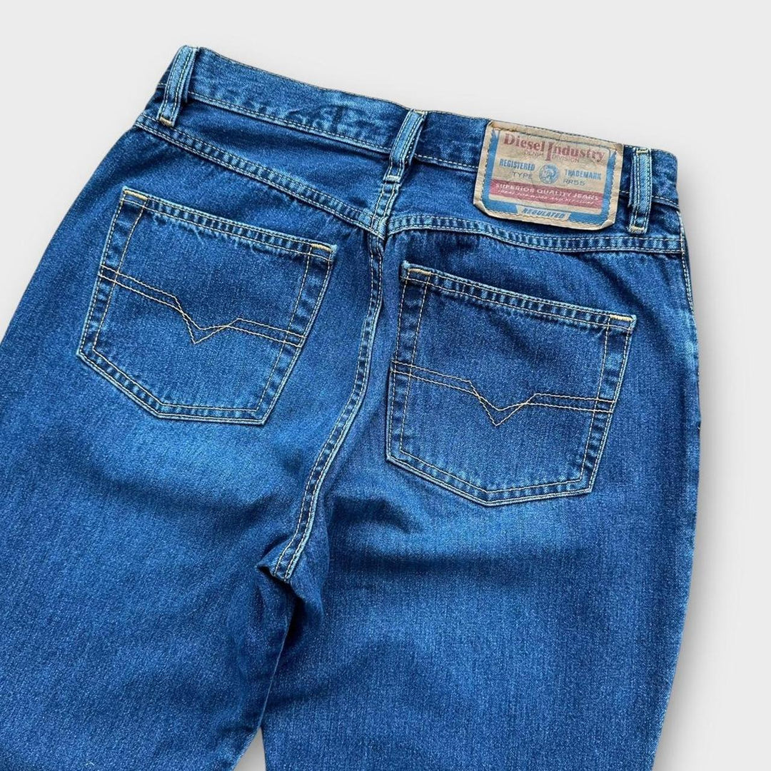 Jeansy Diesel z rozkloszowanymi nogawkami - talia 30 cali