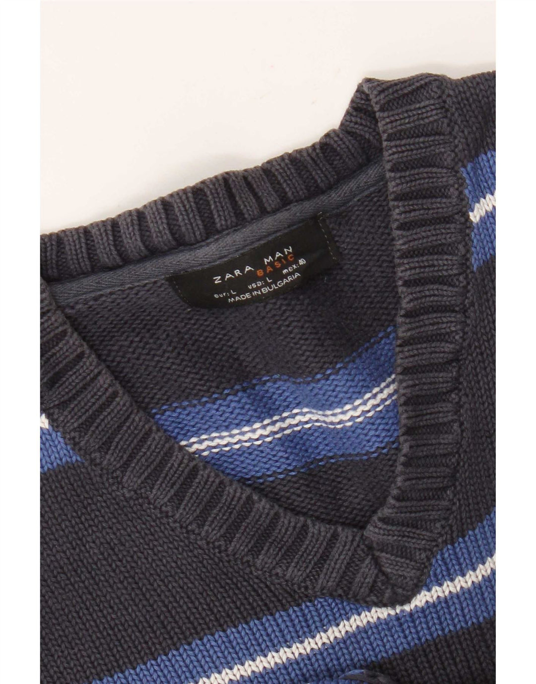 Męski sweter Zara z dekoltem w kształcie litery V, duże, szare paski