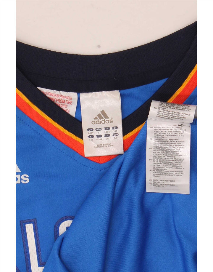 Chłopięca kamizelka Adidas Oklahoma Graphic Top 9-10 lat Niebieski poliester z blokami kolorów