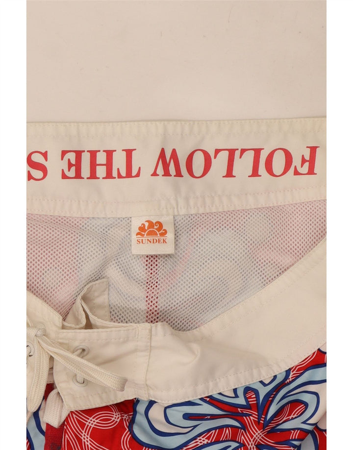 Męskie spodenki kąpielowe Sundek w kolorze średniej czerwieni w kwiaty