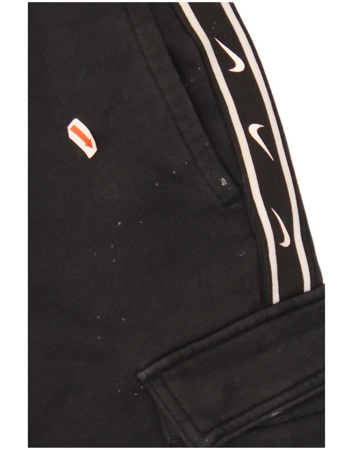 Męskie spodnie dresowe NIKE Graphic Cargo Joggery, średnia czarna bawełna