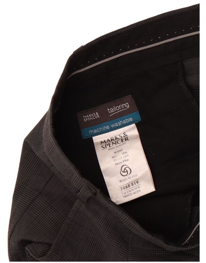 Marks & Spencer Męskie dopasowane spodnie garniturowe W42 L26 granatowe