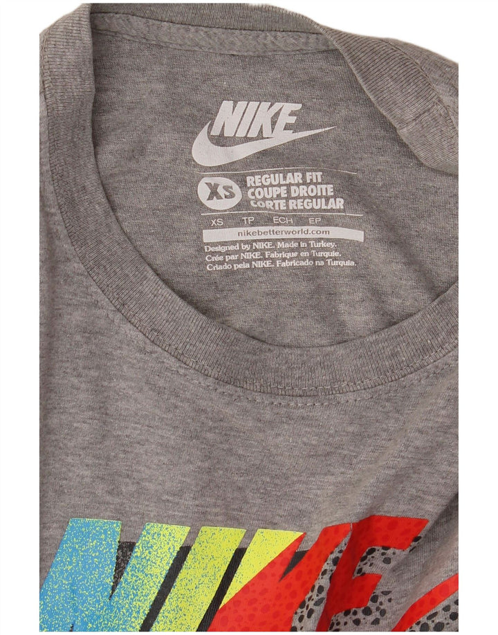 Męski T-shirt NIKE o regularnym kroju z grafiką, rozmiar XS, szary