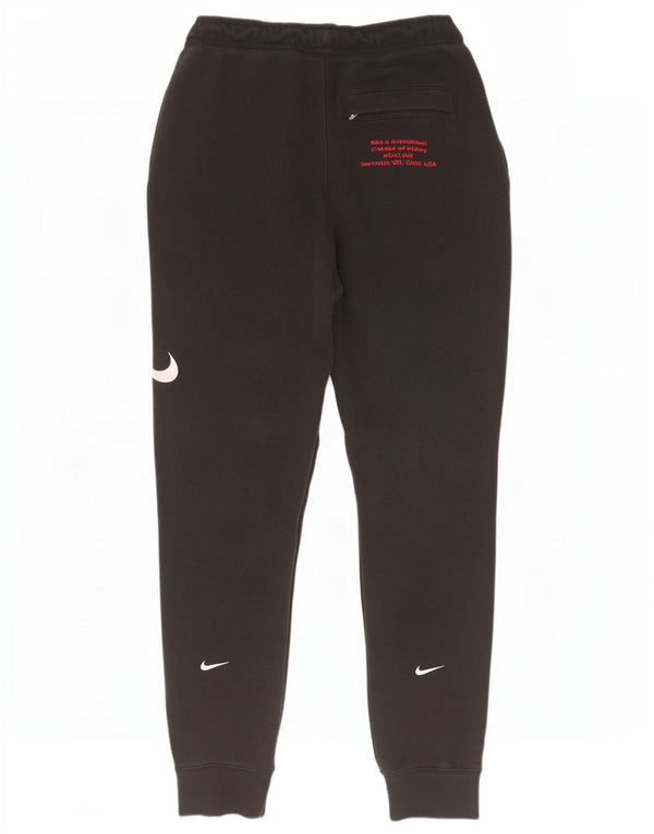 Męskie spodnie dresowe Nike Swoosh Graphic, joggery, średnia czarna bawełna