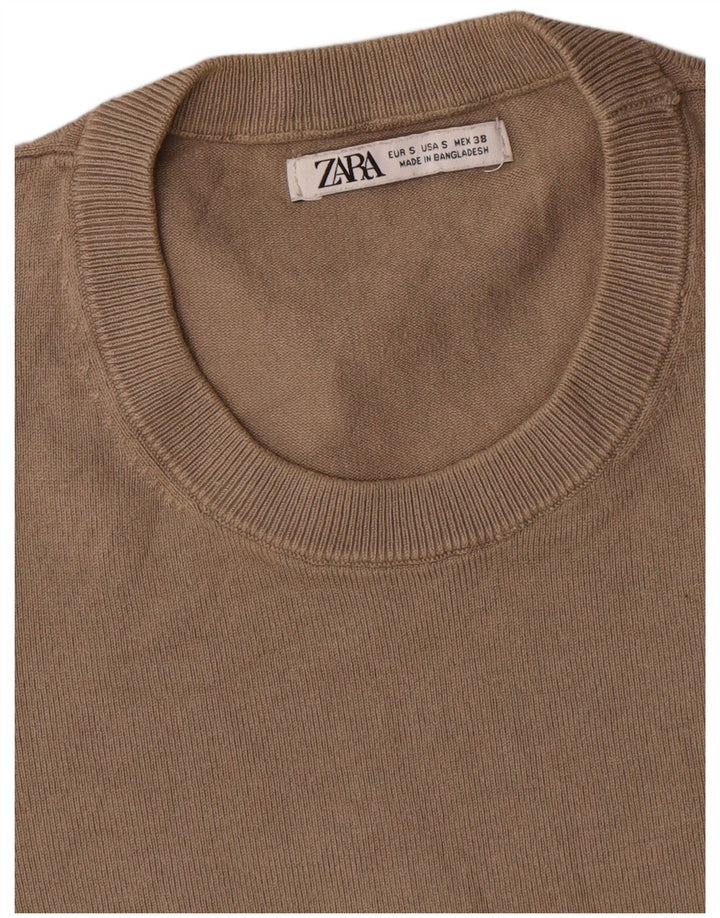 Męski sweter Zara z krótkim rękawem, okrągłym dekoltem i małą brązową wiskozą