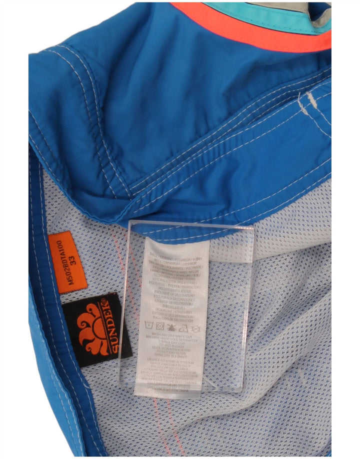 Męskie spodenki kąpielowe SUNDEK z grafiką, nylon w średnie niebieskie paski