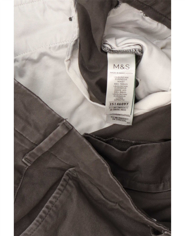 Męskie spodnie chino o regularnym kroju Marks & Spencer W40 L33 Szara bawełna