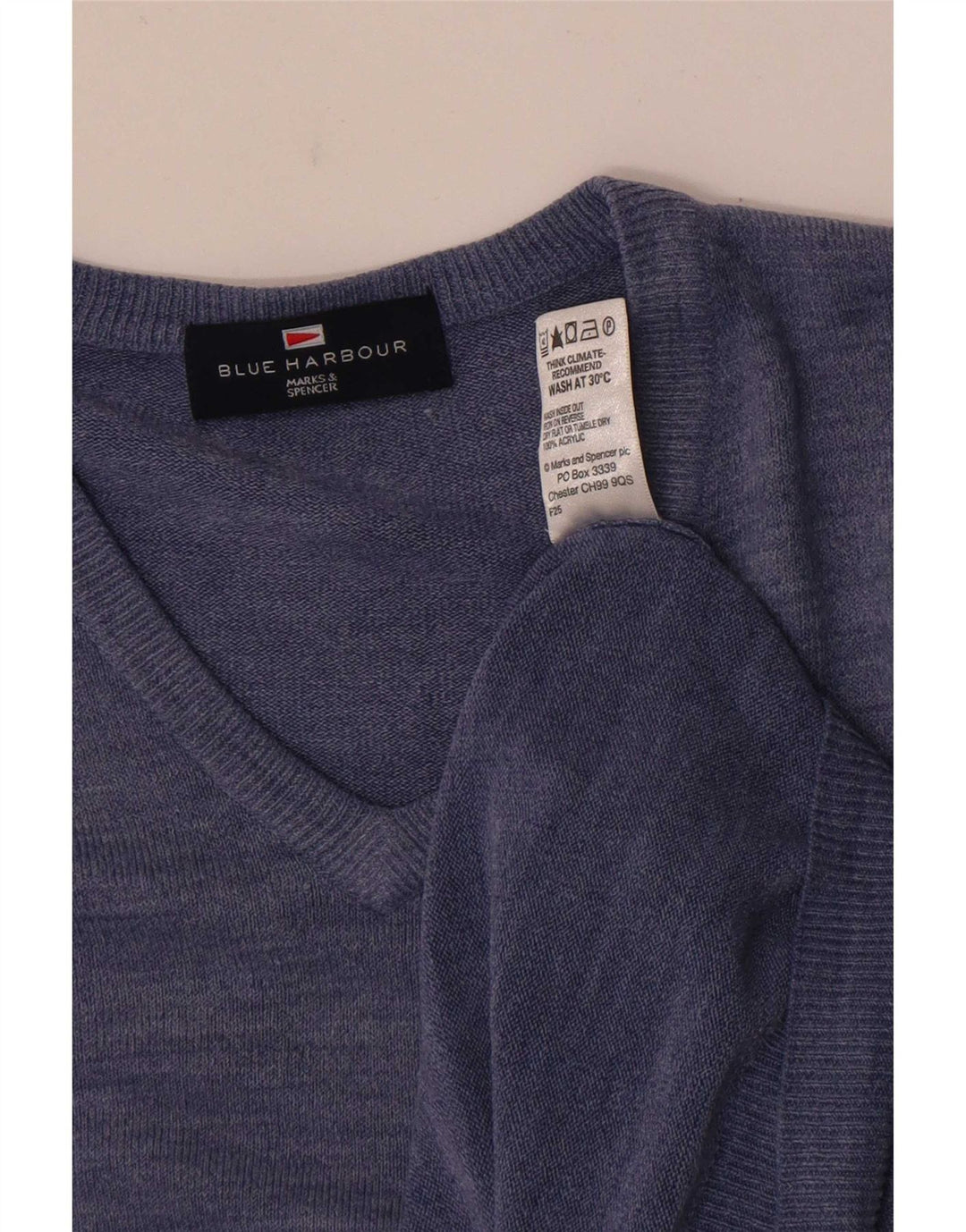 Męski sweter Marks & Spencer Blue Harbor z dekoltem w kształcie litery V, średni niebieski z plamkami