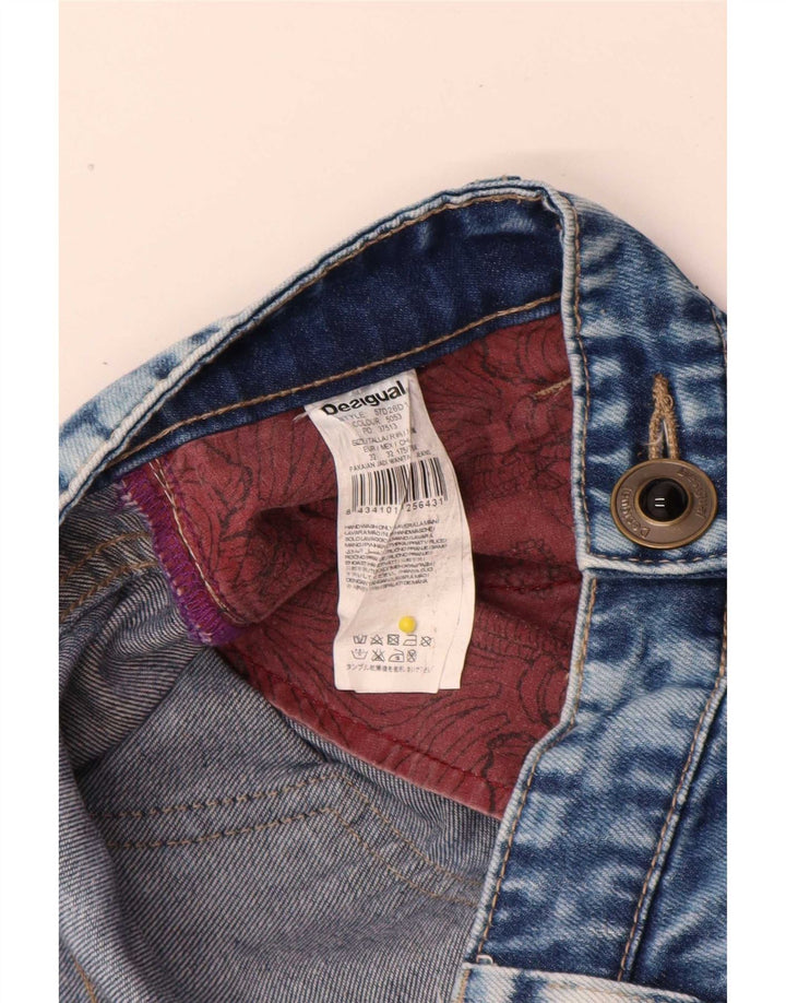 Damskie jeansy Desigual w trudnej sytuacji, zwężane W32 L28, niebieska patchworkowa bawełna