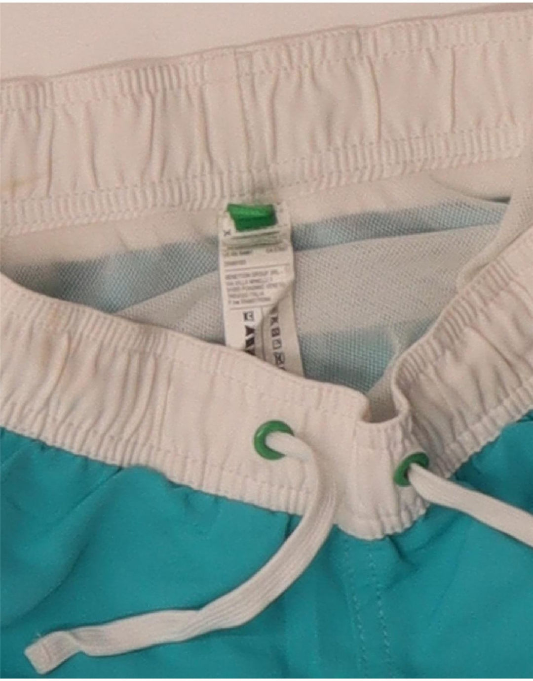 Chłopięce spodenki kąpielowe BENETTON z grafiką, 8-9 lat, w kolorze niebieskim