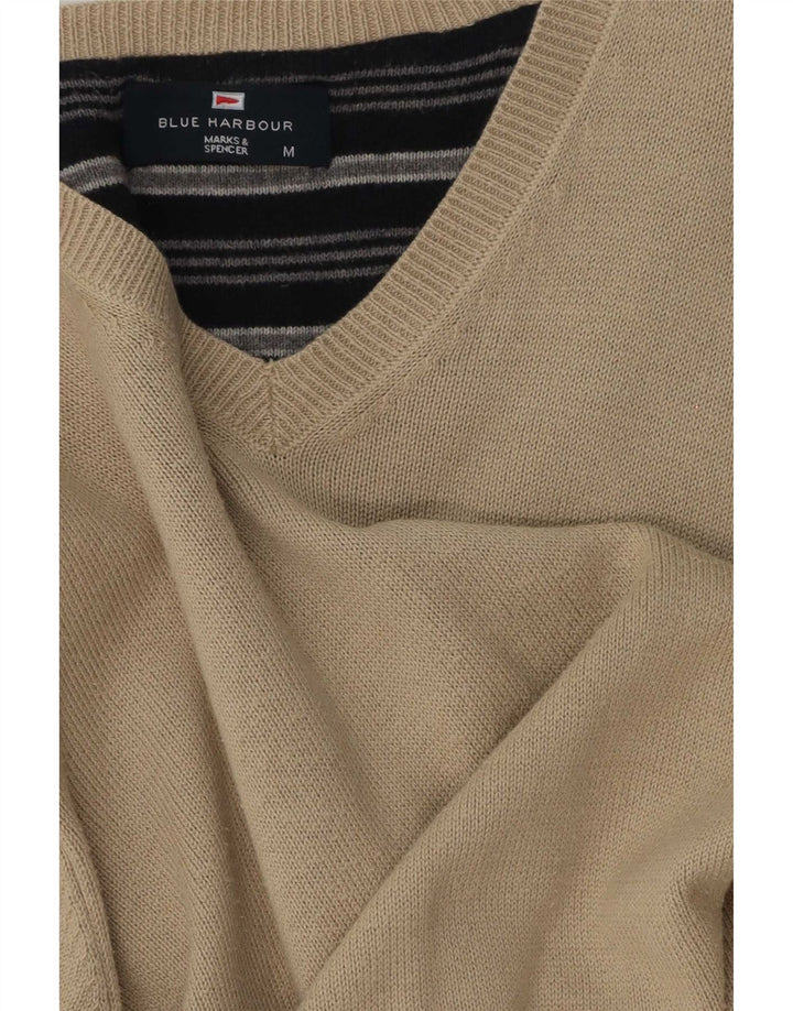 Męski sweter Marks & Spencer Blue Harbor z dekoltem w kształcie litery V, średni beż