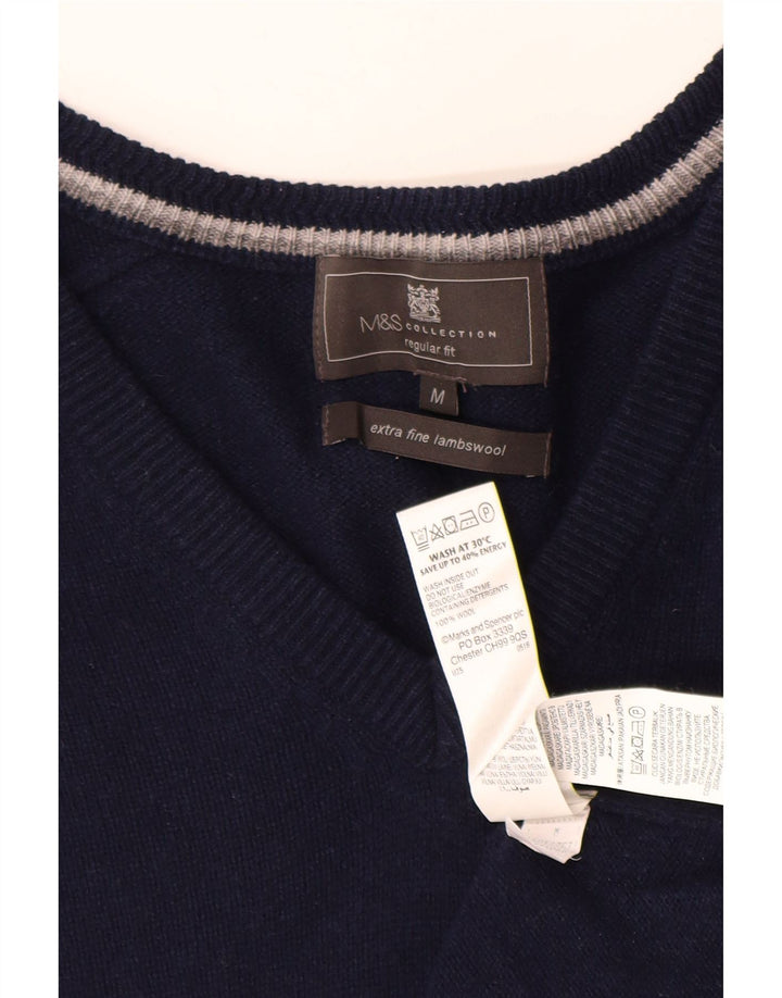 Męski sweter MARKS & SPENCER o regularnym kroju z dekoltem w kształcie litery V, średni granatowy