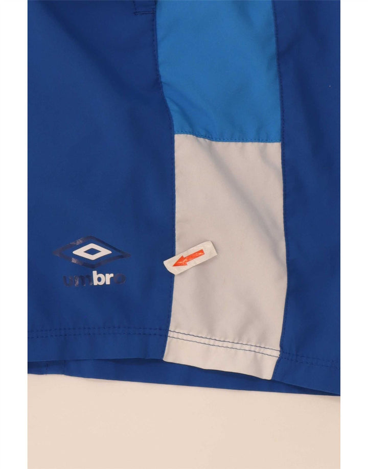 Męskie spodenki sportowe Umbro w kolorze średnioniebieskim
