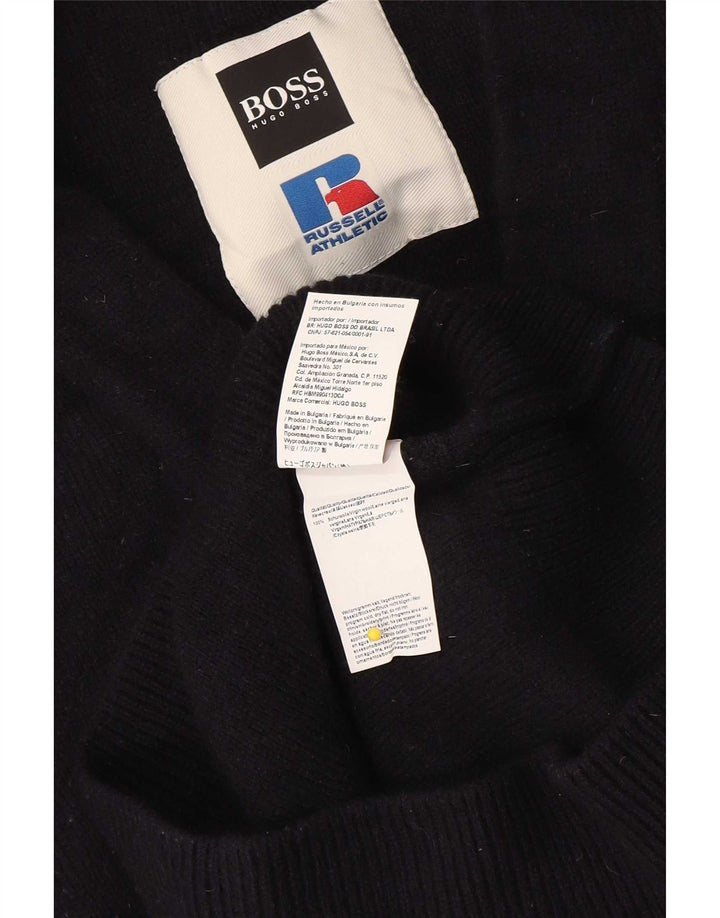 Męski sweter Hugo Boss z graficznym dekoltem w kształcie litery V, średni granatowy kolor i bloki kolorów