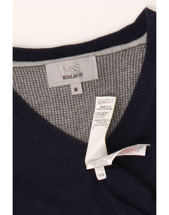 Męski sweter Marks & Spencer o regularnym kroju z dekoltem w kształcie litery V, średni granatowy